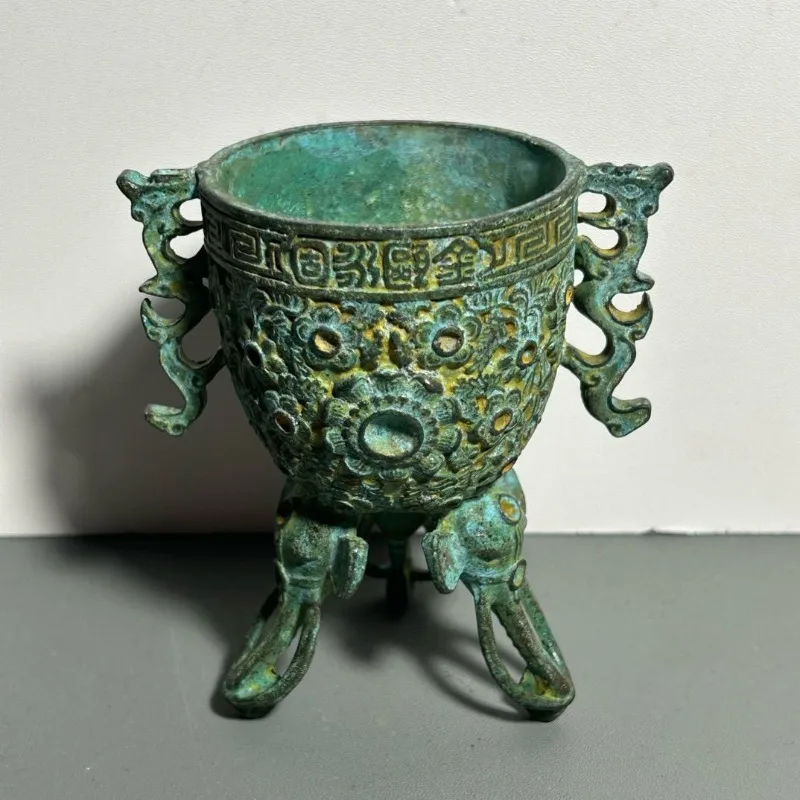 Collectible Vintage Wine - Cangkir Ritual Perunggu Antik dengan Pegangan